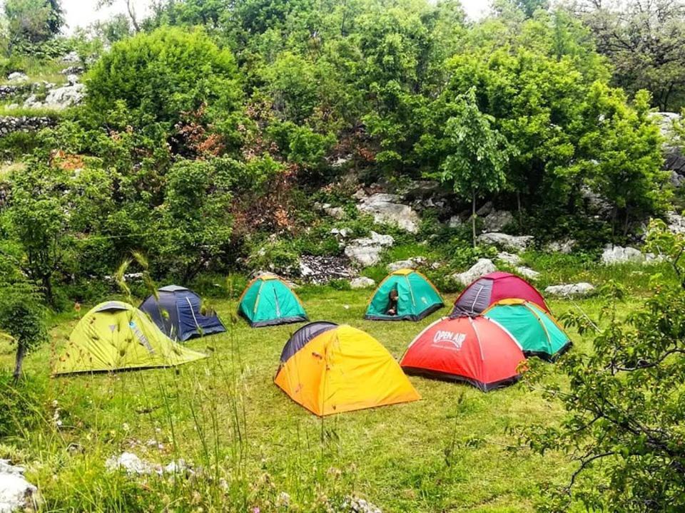 Camp Oaza,Lipa Hotel เซทินเจ ภายนอก รูปภาพ