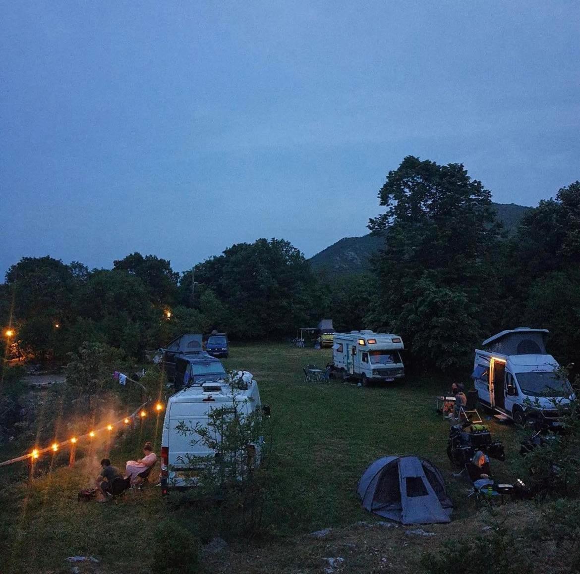 Camp Oaza,Lipa Hotel เซทินเจ ภายนอก รูปภาพ