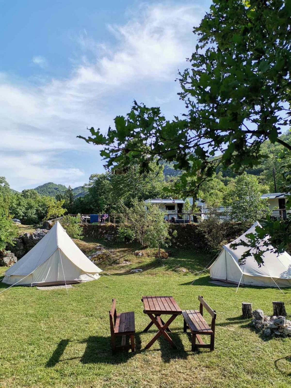 Camp Oaza,Lipa Hotel เซทินเจ ภายนอก รูปภาพ