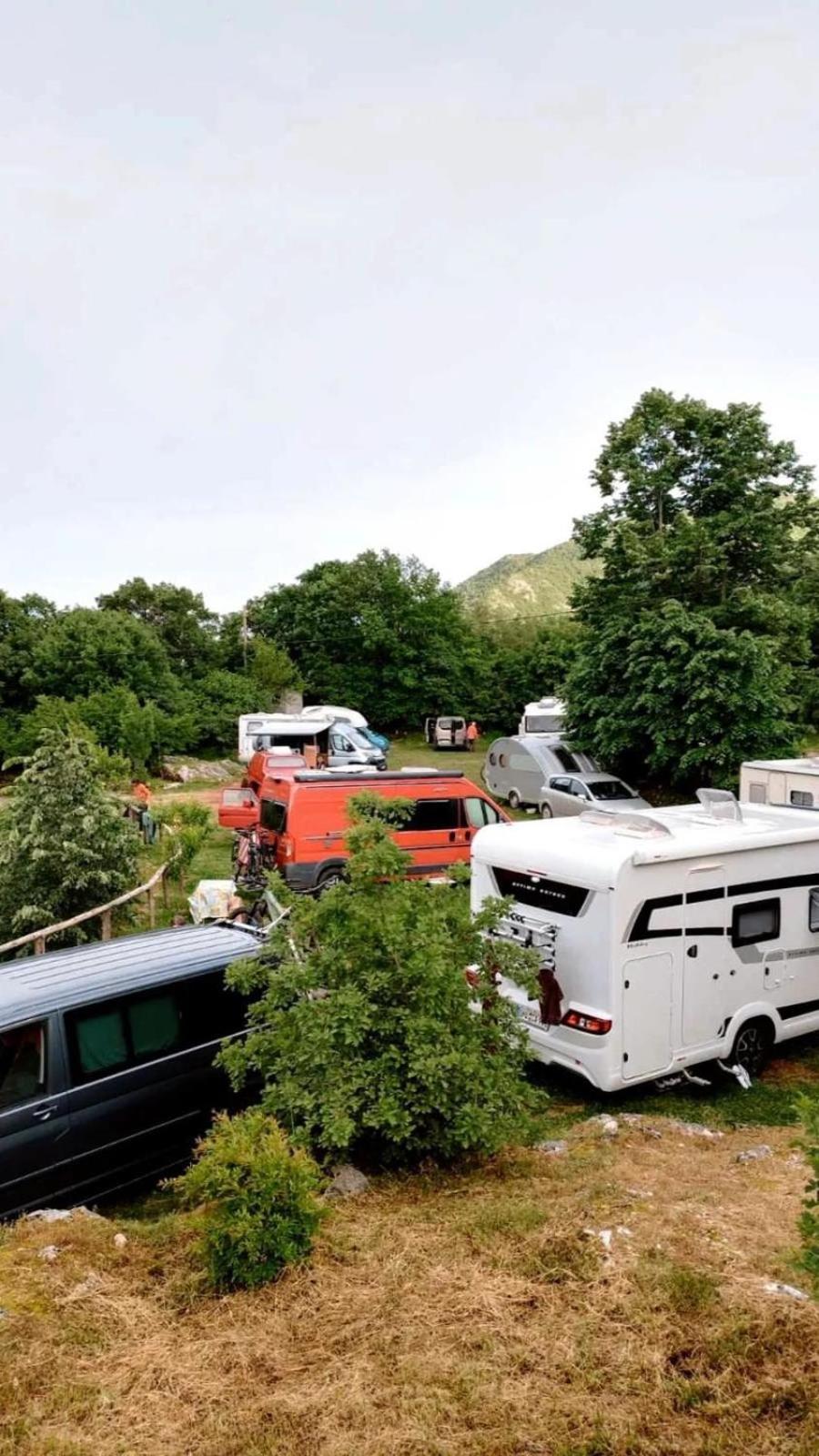 Camp Oaza,Lipa Hotel เซทินเจ ภายนอก รูปภาพ